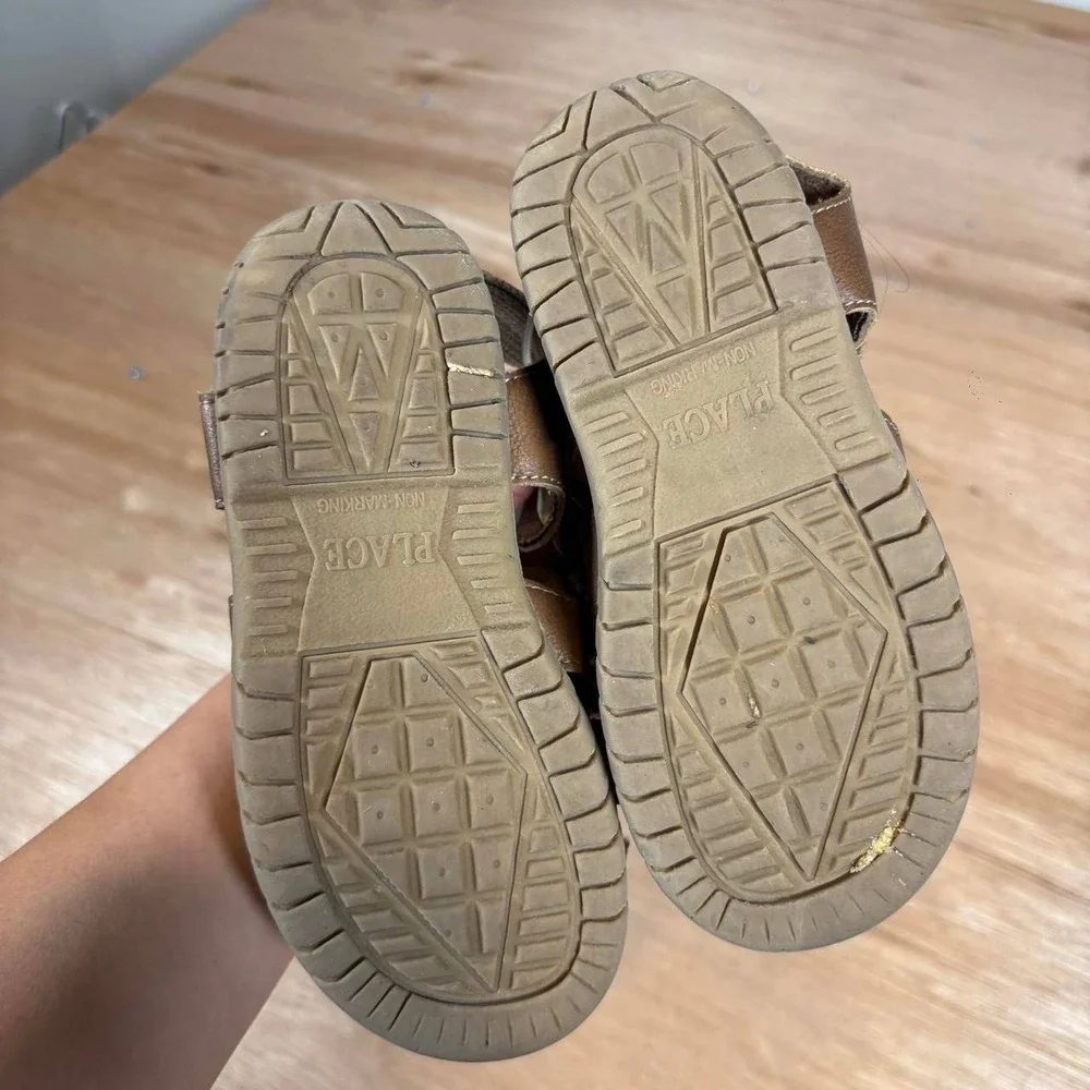 The Childrens Place Boys Brown Fisherman Sandals Hook Loop Straps Size 9/10